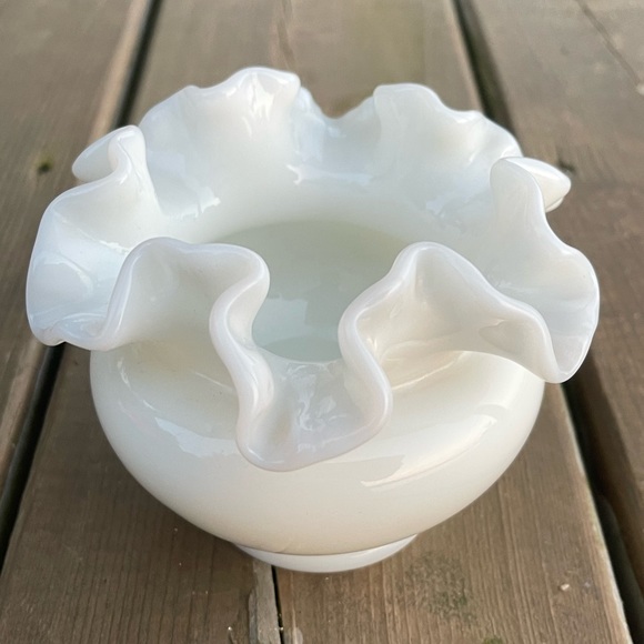 Vintage Fenton Ruffled Edge Milk Glass Rose Bowl Retro Glass Decor - Picture 12 of 13